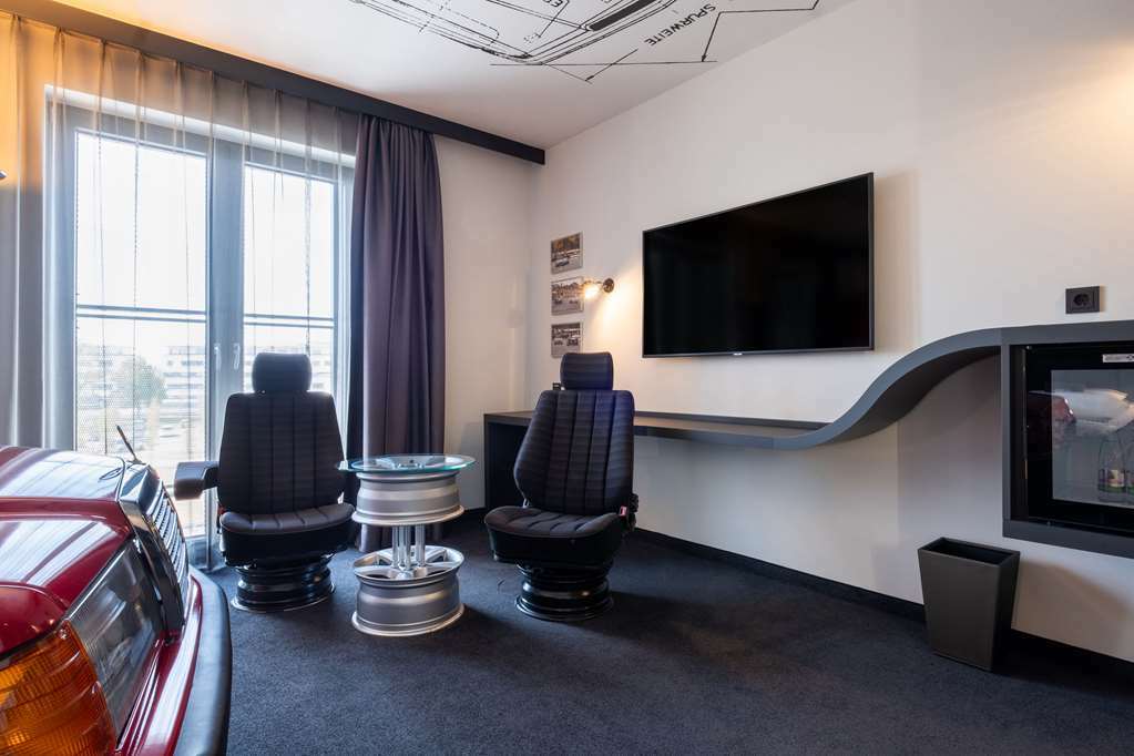 V8 Hotel Koeln At Motorworld Oda fotoğraf