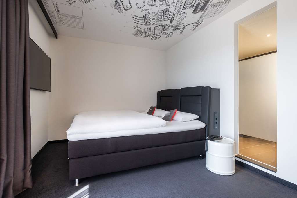 V8 Hotel Koeln At Motorworld Oda fotoğraf